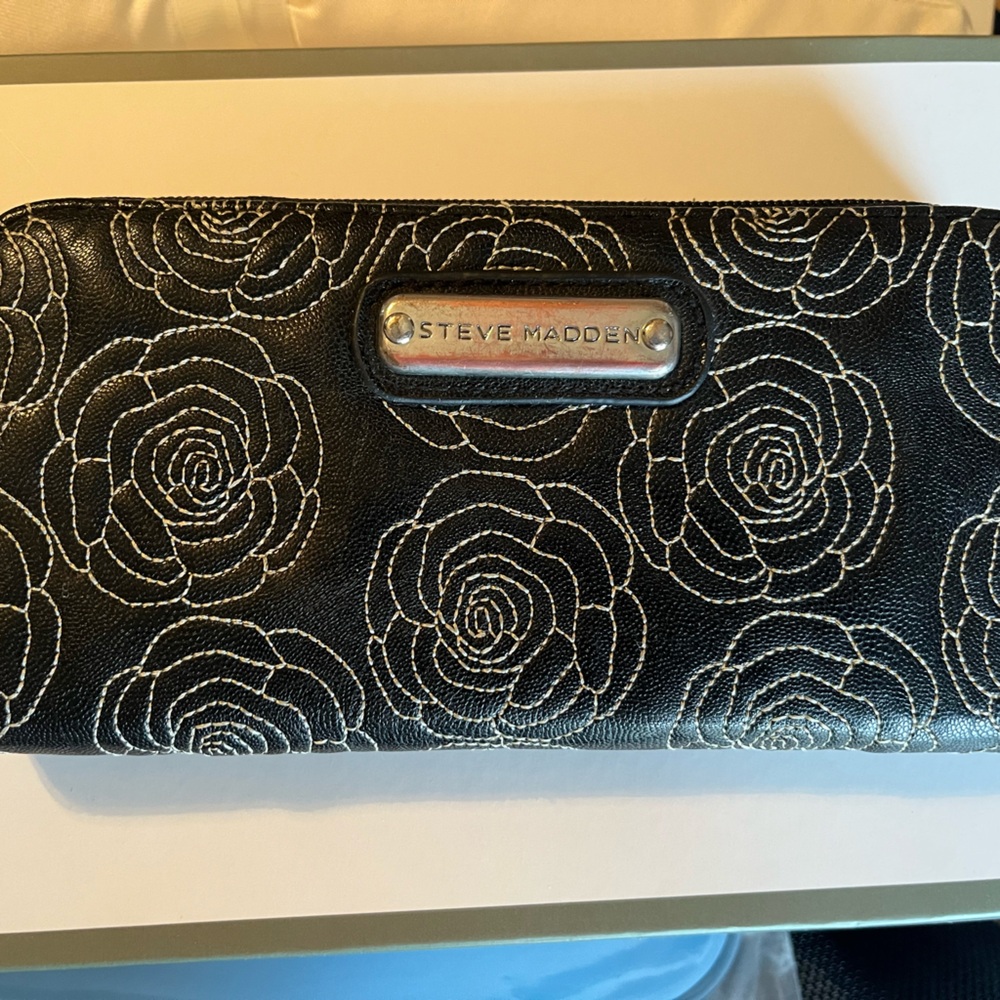 Embossed stitch zipper clutch wallet